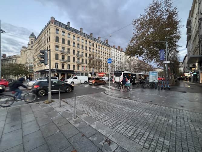 Local commercial · 45 m² · Cession de bail — photo 1