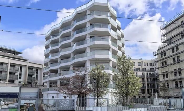 Local commercial · 198 m² · Location — photo 1