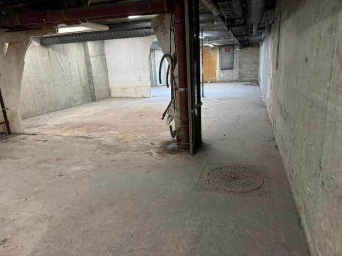 Murs commerciaux · 147 m² · Achat des murs — photo 1