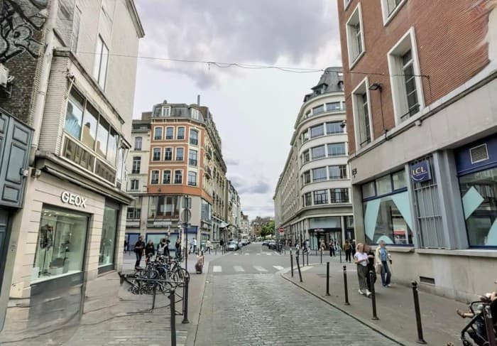 Local commercial · 1070 m² · Location — photo 1
