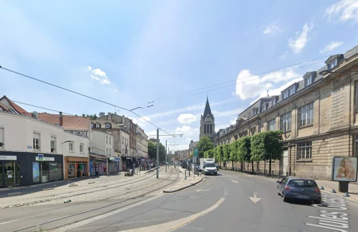 Local commercial · 492 m² · Location — photo 1