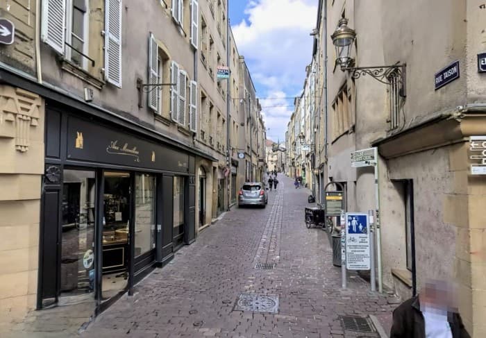 Local commercial · 224 m² · Location — photo 1