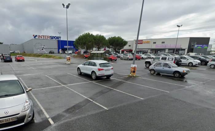 Local commercial · 572 m² · Location — photo 1