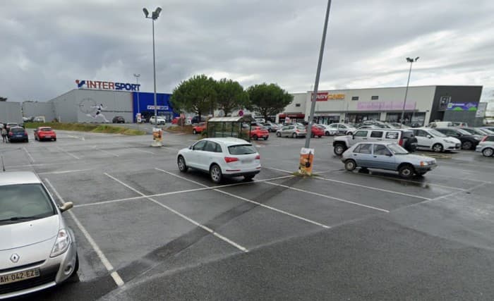 Local commercial · 572 m² · Location — photo 1