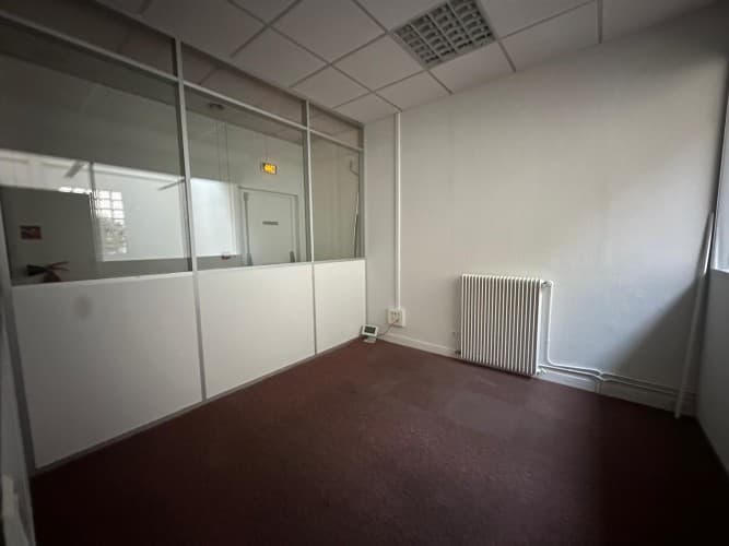 Local commercial · 153 m² · Location — photo 1