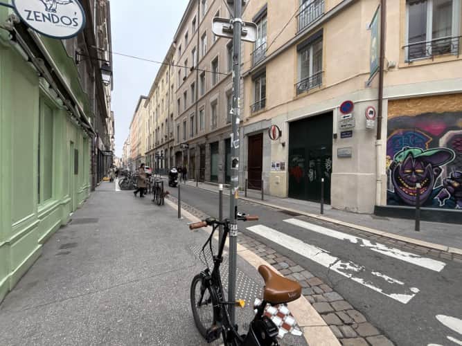 Local commercial · 47 m² · Cession de bail — photo 1