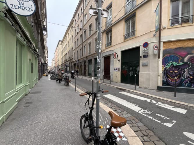 Local commercial · 47 m² · Cession de bail — photo 1
