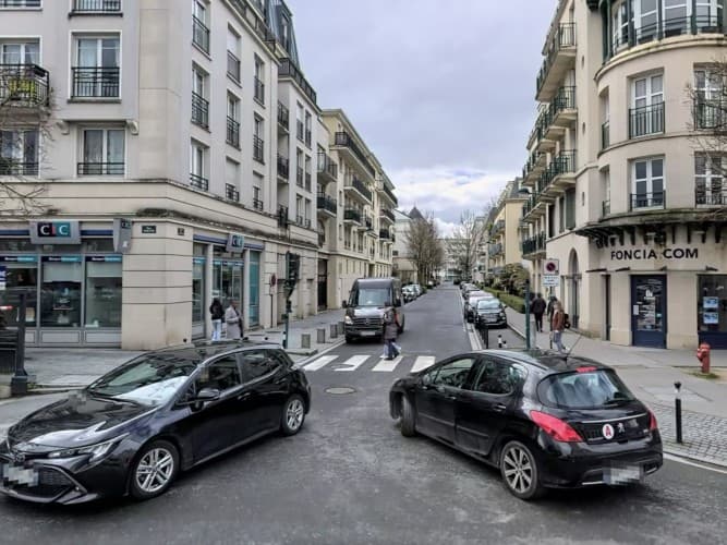 Local commercial · 211 m² · Location — photo 1