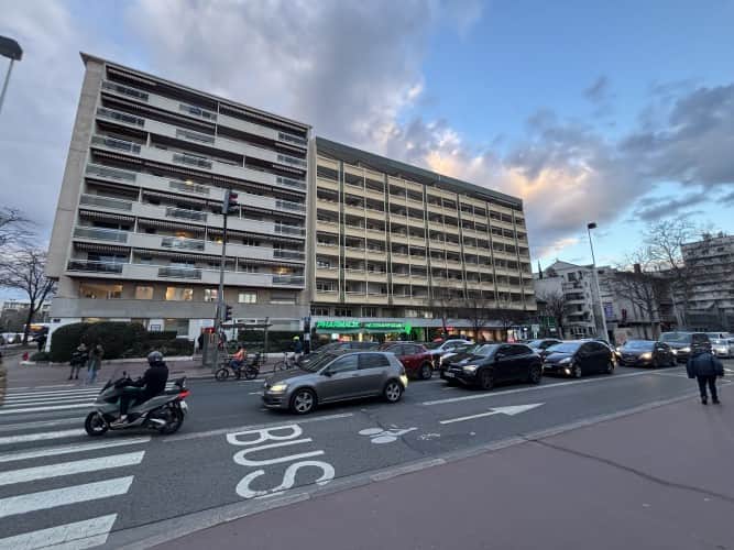 Local commercial · 159 m² · Location — photo 1