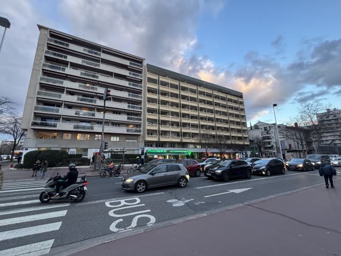Local commercial · 159 m² · Location — photo 1