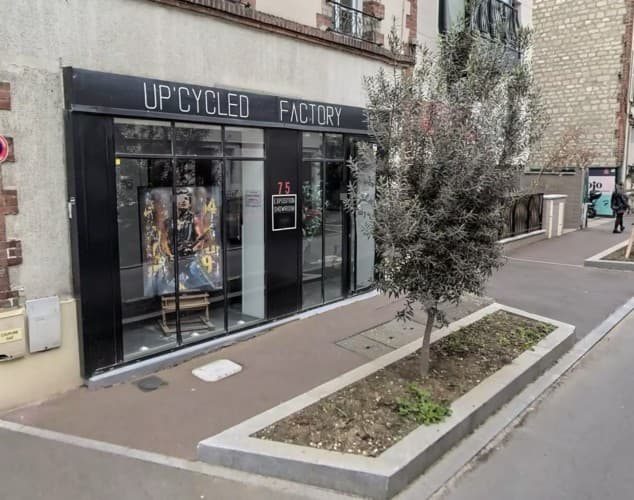 Local commercial · 82 m² · Location — photo 1