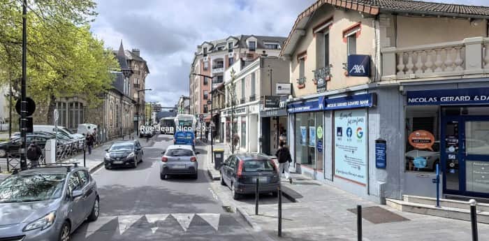 Local commercial · 210 m² · Location — photo 1
