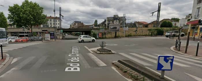 Local commercial · 155 m² · Location — photo 1