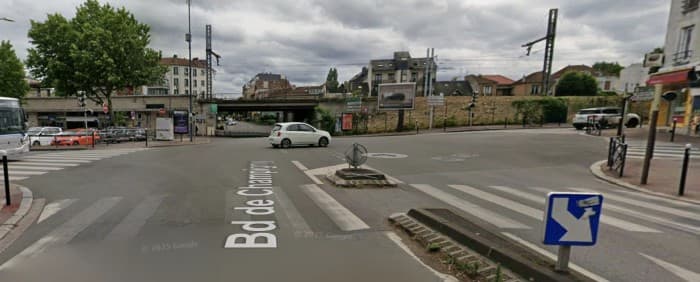 Local commercial · 155 m² · Location — photo 1