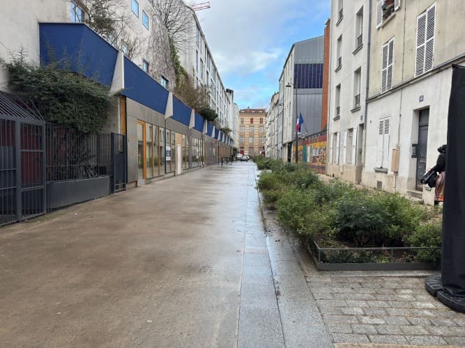 Local commercial · 330 m² · Location — photo 1