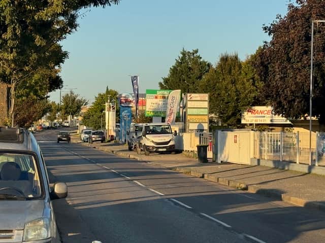 Local commercial · 710 m² · Location — photo 1