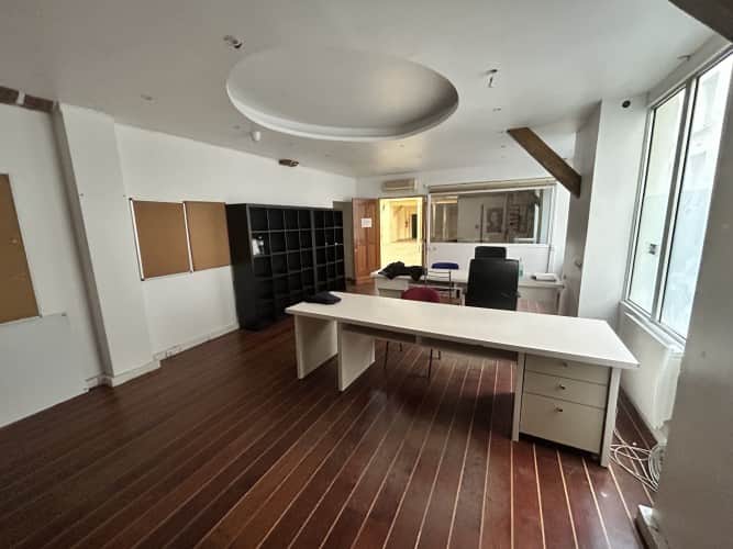 Local commercial · 747 m² · Location — photo 1
