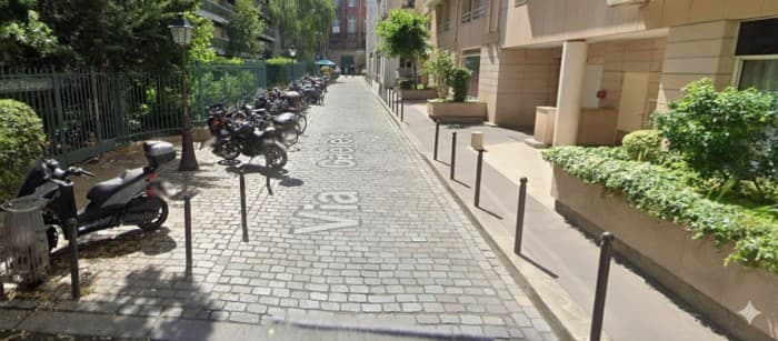 Local commercial · 300 m² · Location — photo 1