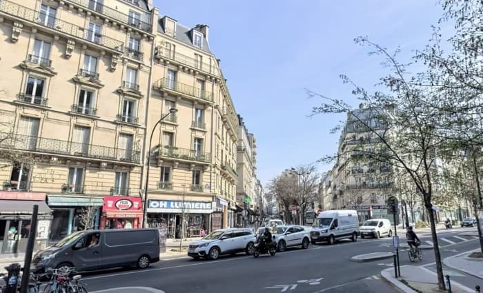Local commercial · 235 m² · Location — photo 1