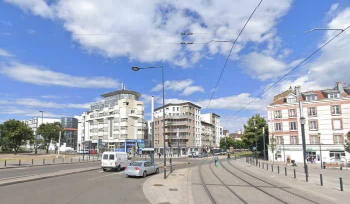 Local commercial · 411 m² · Location — photo 1