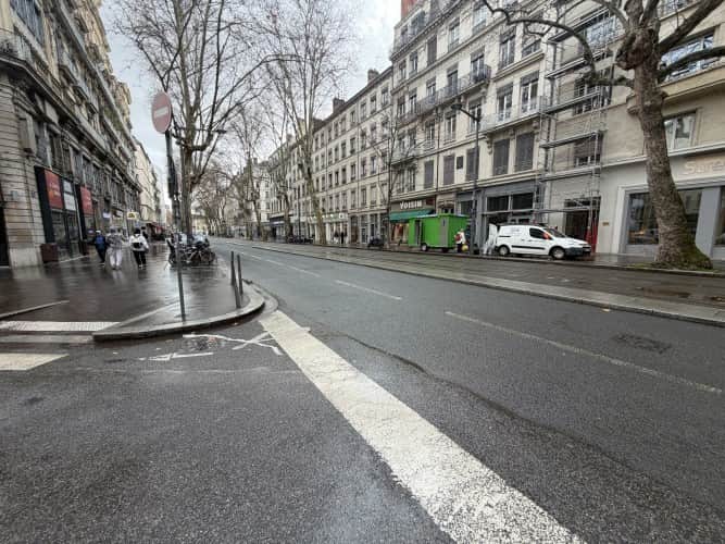 Local commercial · 44 m² · Cession de bail — photo 1