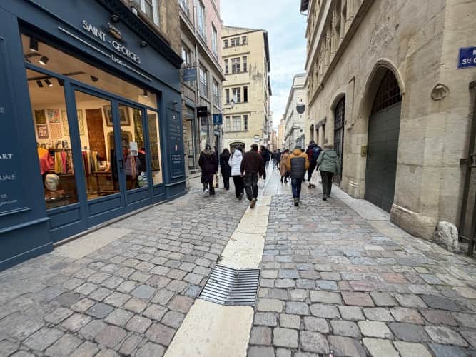 Local commercial · 135 m² · Cession de bail — photo 1