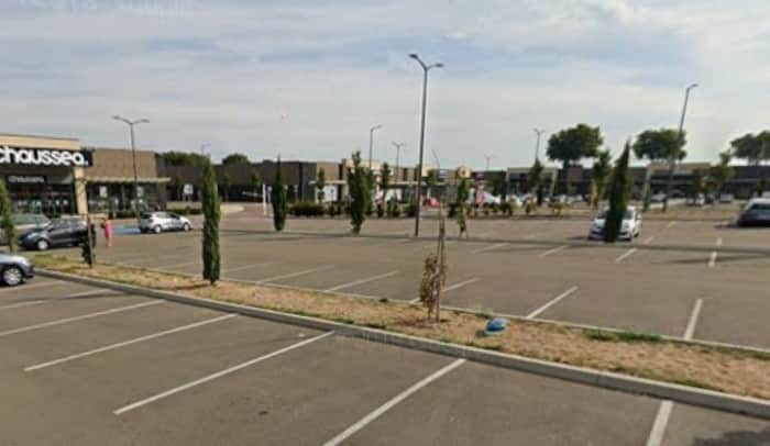 Local commercial · 806 m² · Location — photo 1