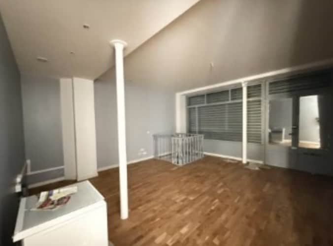 Local commercial · 49 m² · Location — photo 1
