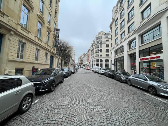 Local commercial · 130 m² · Cession de bail — photo 1