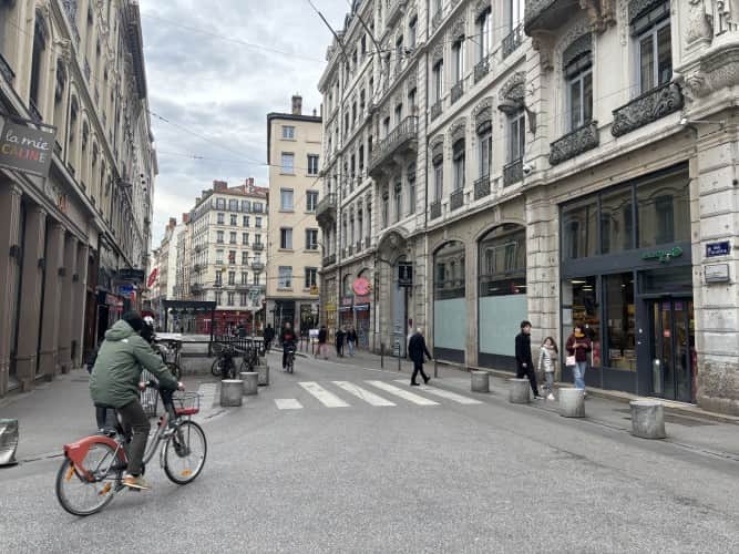 Local commercial · 140 m² · Fonds de commerce — photo 1
