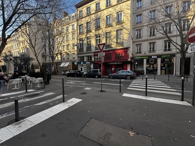 Local commercial · 83 m² · Cession de bail — photo 1