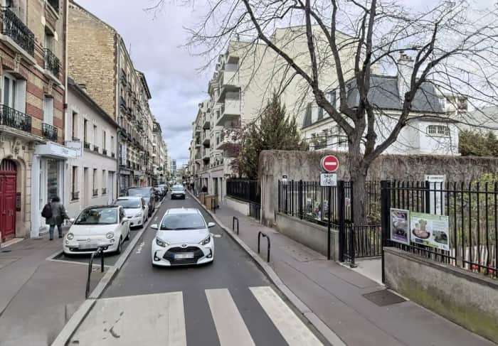Local commercial · 68 m² · Location — photo 1