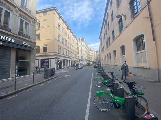 Local commercial · 77 m² · Fonds de commerce — photo 1