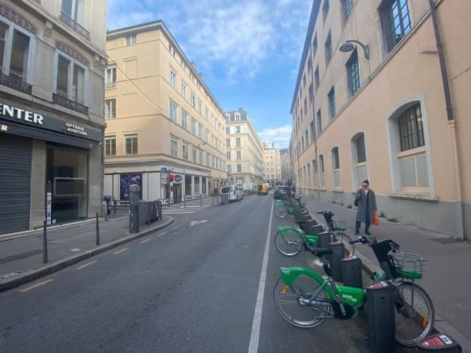 Local commercial · 77 m² · Fonds de commerce — photo 1
