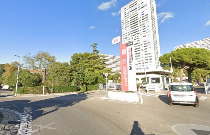 Local commercial · 102 m² · Location — photo 1