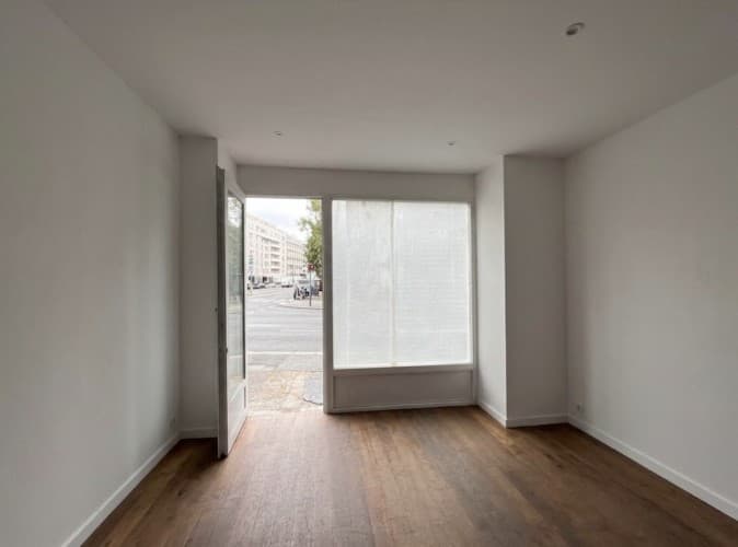 Local commercial · 46 m² · Location — photo 1