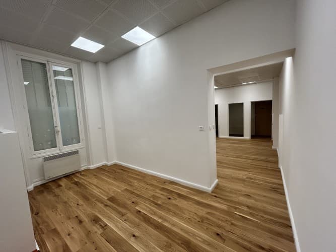 Local commercial · 94 m² · Location — photo 1