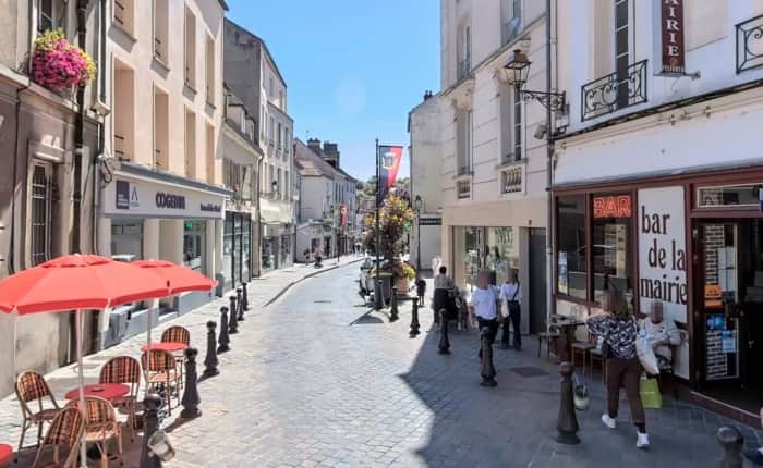 Local commercial · 92 m² · Location — photo 1