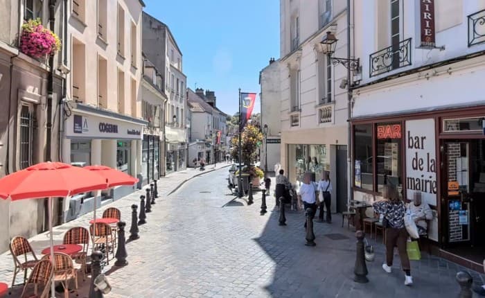 Local commercial · 92 m² · Location — photo 1