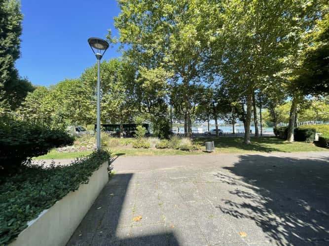 Local commercial · 207 m² · Location — photo 1
