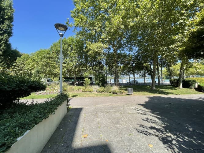 Local commercial · 207 m² · Location — photo 1