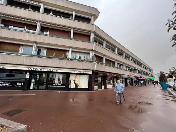 Local commercial · 180 m² · Cession de bail — photo 1