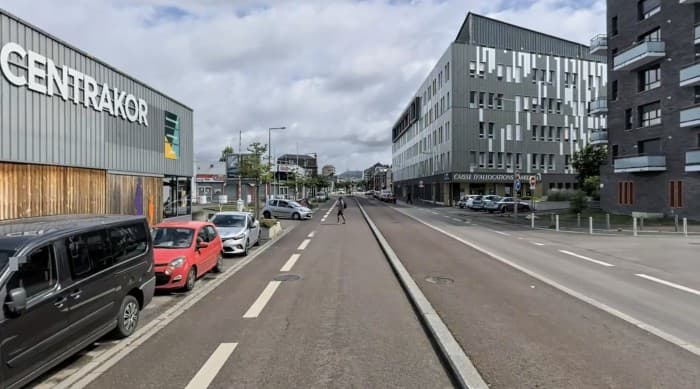 Local commercial · 166 m² · Location — photo 1