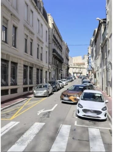 Local commercial · 739 m² · Location — photo 1