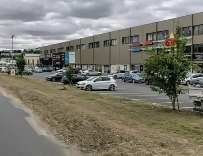 Local commercial · 890 m² · Location — photo 1