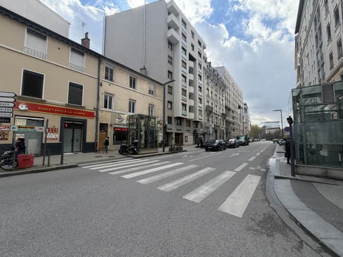Local commercial · 77 m² · Cession de bail — photo 1