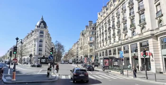 Local commercial · 81 m² · Location — photo 1
