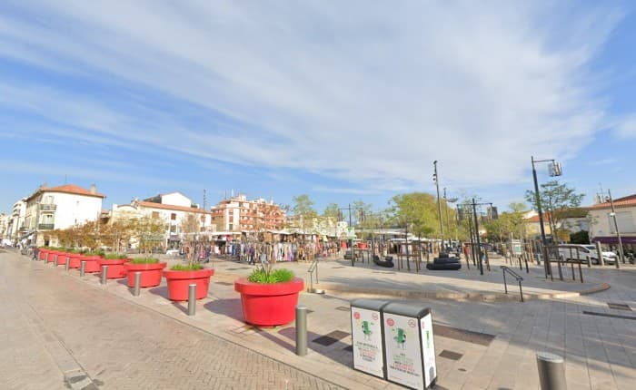 Local commercial · 77 m² · Location — photo 1