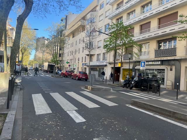 Local commercial · 83 m² · Cession de bail — photo 1
