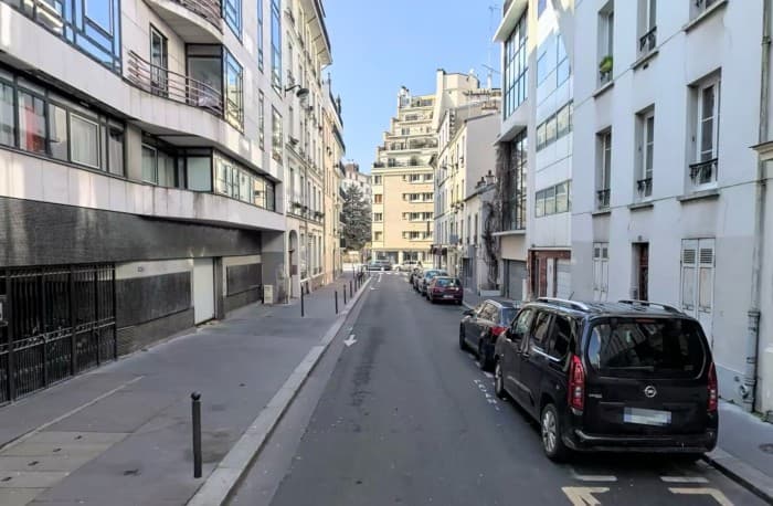 Local commercial · 202 m² · Location — photo 1